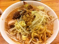 「ラーメン（麺少なめ，にんにく）」@ラーメン荘 夢を語れの写真