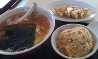 「ラーメン＋半炒飯＋餃子(B定食)＝680円」@ぎょうざのぽん吉の写真