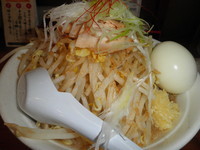 「福助らぅめん大盛（ヤサイ、ニンニクマシ）６８０円＋無料茹で卵」@らぅめん福助の写真