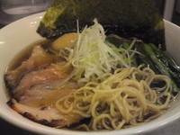「鶏と魚介の芳醇特製醤油ラーメン 980円」@麺処 ほん田 東京駅一番街店の写真