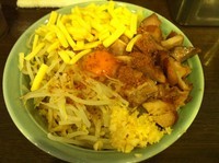 「あえそば 750 + チーズ50」@麺や あかつきの写真