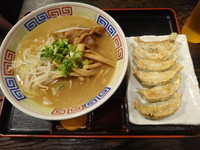 「中華そば+餃子(300+300円)」@うだつ食堂の写真