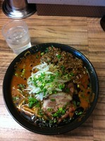 「辛味噌らーめん８８０円　中辛」@味噌屋八郎商店 新宿店の写真