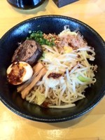 「まぜそば黒」@極太麺 まな屋の写真