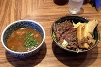 「つけ麺ミニ 野菜少なめ＋牛ステーキ」@ラーメン燈郎の写真