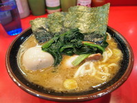 「ラーメン+味付玉子」@家系総本山 ラーメン吉村家の写真