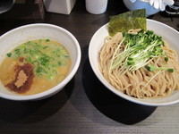 「つけそば大盛り750円、鶏餃子280円」@鶏そば 雫一の写真