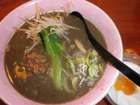 「黒坦々麺（中辛）７３０円＋ミニ杏仁豆腐（無料クーポン）」@牡丹荘 千曲店の写真