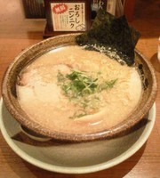 「豚骨醤油らーめん」@越後秘蔵麺 無尽蔵 汐留家の写真