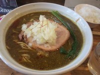 「ほうれん草カレー坦々麺　９００円＋大盛り１００円」@らーめんHANABIの写真