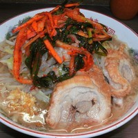 「小ラーメン（650円）ニラキムチ（80円）＋ニンニク・アブラ」@ラーメン二郎 横浜関内店の写真