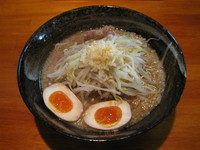 「ラーメン（小）＋味玉：500円＋100円」@ラーメン梅 梅島店の写真