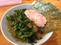 「ラーメン＋ほうれん草」@横浜ラーメン 武蔵家 大井町店の写真