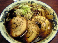 「中華そば肉多め￥900＋ライス￥100」@富山ブラックラーメン だらんま 浅草店の写真