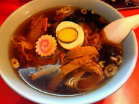 「赤おにラーメン￥700＋生ビール￥450」@赤おにの写真