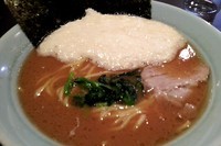 「ラーメン（中）麺固め+とろろ」@匠家 ひたちなか店の写真