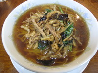 「豚肉そば　大盛　８２０円」@三幸飯店の写真