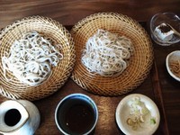 「二色もり（桜切り蕎麦とせいろ）　１０００円」@手打ち蕎麦 あかりや弧仙の写真