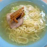 「塩らーめん￥６００（サービス価格）＋半チャーハン￥１００」@元祖 札幌や 新宿店の写真