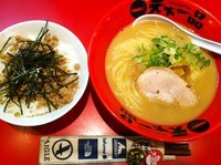 「Cランチ（こってり中華そば＋そぼろご飯）」@天下一品 蒲田店の写真