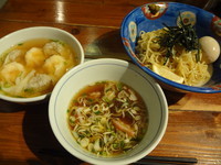 「黒だし特製わんたんつけめん＋味玉」@八雲の写真