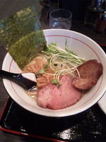 「豊潤鶏だし塩ラーメン」@麺処 ほん田 nijiの写真