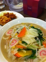 「タンメン【700円】サービスカラアゲ【90円】」@たんめん専門店 百菜の写真