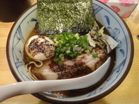 「らーめん黒(中盛り)+味玉(700円)」@不知火の写真