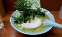 「ラーメン並＋ほうれん草」@横浜家系ラーメン 新吉家の写真