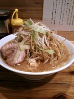 「大ラーメン　ニンニク　野菜マシマシ　カラメ」@ラーメン神豚 関東学院前店の写真