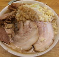 「豚ラーメン（にんにく）850円」@ラーメン荘 夢を語れの写真