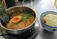 「醤油らーめん（まろ味）７５０円＋ライス２００円」@ZUND-BARの写真