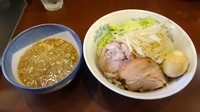 「つけめん（750円）＋味付玉子（100円）野菜多め」@らーめん陸の写真