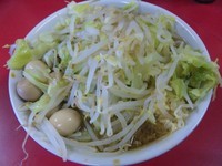 「小ラーメン +うずら（野菜増し）」@ラーメン二郎 茨城守谷店の写真