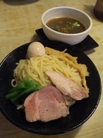 「つけそば　あっさり鰹醤油並盛３００g＋クーポン出汁卵８００円」@麒麟児の写真