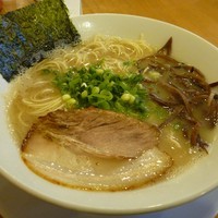 「ラーメン(680円)　※麺＝バリカタ」@博多長浜ラーメン フクフクの写真