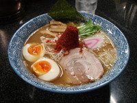 「辛味ラーメン+味玉」@縁者の写真