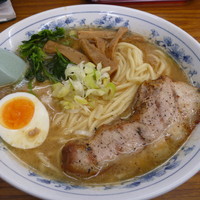 「ラーメン(750円)＋中盛(50円)」@優勝軒 柏店の写真