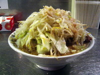 「ラーメン小650円（ヤサイ、アブラ）+味付玉子70円」@らーめん大 本郷店の写真