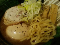 「燻玉らーめん」@つけ麺 油そば 油やの写真