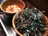 「とろろ肉そば 850円 （大盛）」@なぜ蕎麦にラー油を入れるのか。 池袋本店壬生の写真