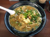 「にんにく肉らーめん(650円)+小ライス(サービス)」@肉らーめん 麺処 富士栄の写真