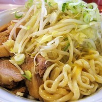「油そば醤油+豚券+チーズ（ヤサイネギニンニク）　1150円」@ちばからの写真