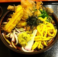 「あつぶっかけ(¥750)+ちくわ天(¥120)」@さぬきうどん四国屋の写真