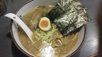 「★ラーメン（濃いめかため）（680円）★」@横濱家 駒岡店の写真