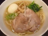 「塩ラーメン（だし味玉子トッピング）」@らーめん紬麦の写真