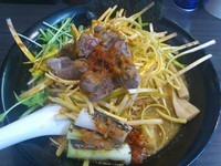 「【平日限定】東松山やきとり辛ネギ味噌ラーメン ￥1000」@ラーメンつけ麺 奔放の写真