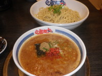 「辛つけ麺（８００円）大盛同額」@濃厚豚骨魚介つけ麺 風雲丸 立町店の写真