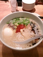 「赤丸ランチ850円＋替え玉・玉子無料」@博多一風堂 上野広小路店の写真