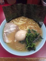 「ラーメン並、味玉、ライス（７００＋１００＋１００円）」@横浜家系ラーメン 末広家の写真